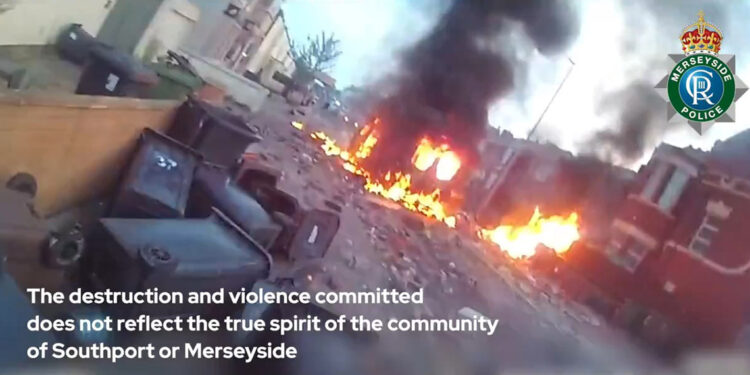 UNHCR: İngiltere'deki eylemler toplum içinde ırkçılığı körüklüyor