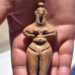 Ulucak Höyüğü'nde 8 bin yıllık kadın heykelciği bulundu