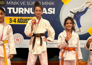 Ümraniye'deki sporcular, Zafer Bayramı Judo Turnuvası’ndan şampiyonlukla döndü