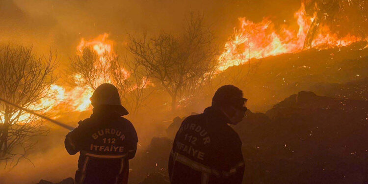 Uzmanlar uyardı; Mega yangınlar halk sağlığını tehdit ediyor