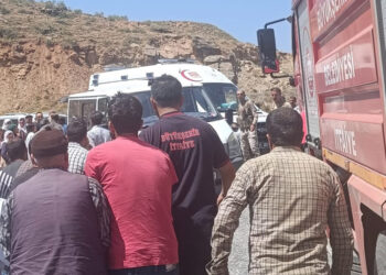 Van'da otomobil şarampole yuvarlandı: 2'si ağır, 4 yaralı