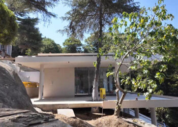 Vaniköy'de orman içindeki villa inşaatında inceleme