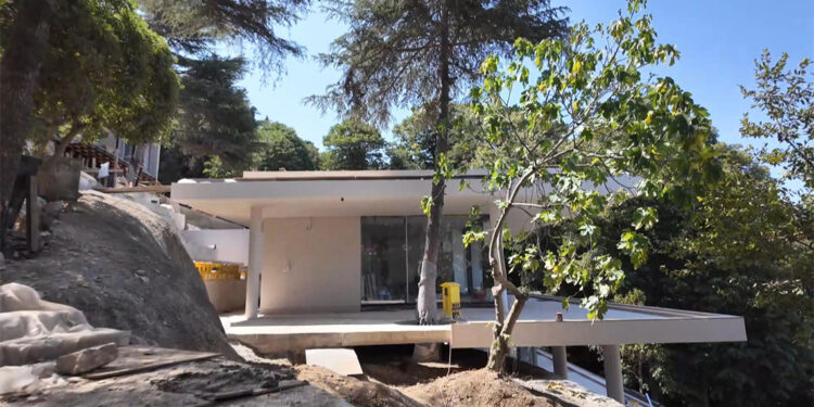 Vaniköy'de orman içindeki villa inşaatında inceleme