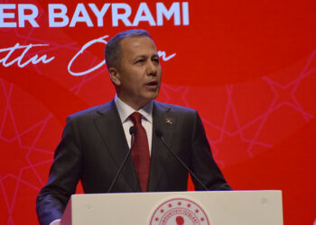 Aziz milletimiz milli birlik ve beraberliğini sonsuza dek koruyacaktır