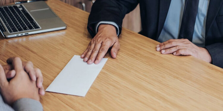Yargıtay, tek seferlik ücret gecikmesini haklı fesih sebebi saydı