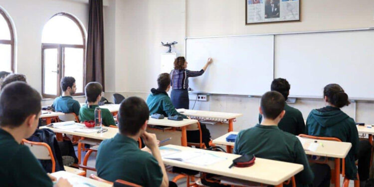 Yeni müfredat ile öğrencilere mümtaz şahsiyetler tanıtılacak