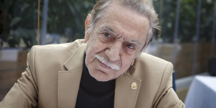 Yeşilçam'ın efsane isimlerinden Aydemir Akbaş, yaşamını yitirdi