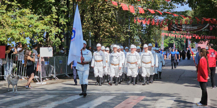 Zonguldak'ta 30 Ağustos Zafer Bayramı kutlamalarına maden işçileri de katıldı