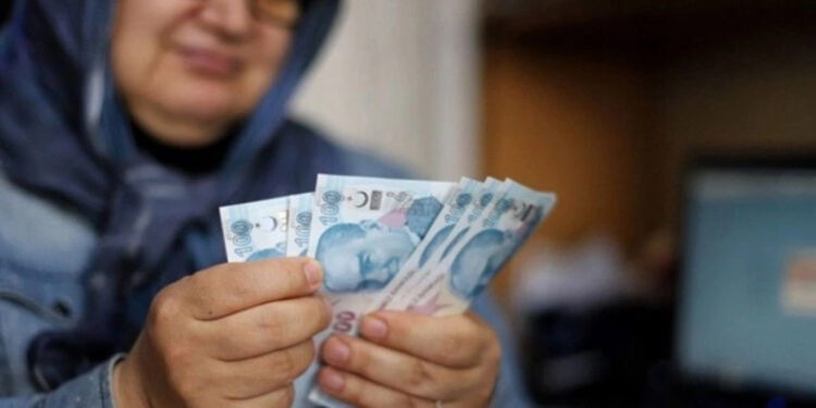 Zammı bekleyen emekliye, sinema indirimi geldi