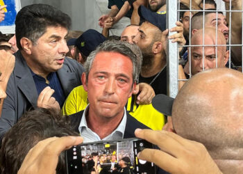 Ali Koç yere düşürüldü