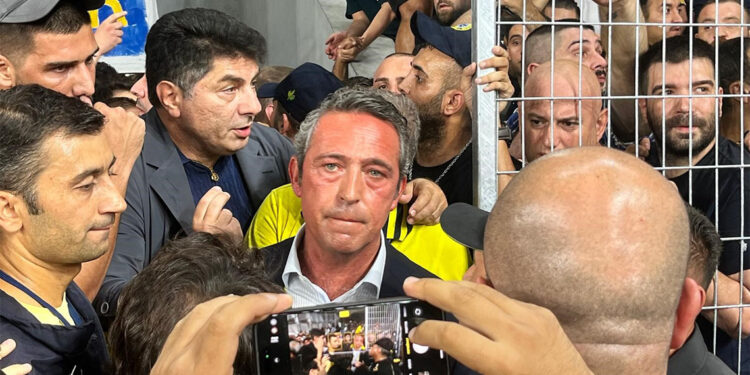 Ali Koç yere düşürüldü