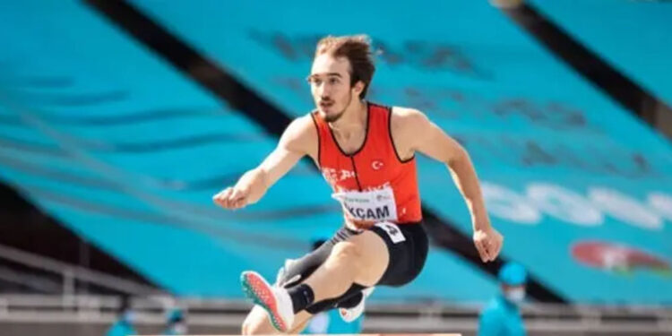 Berke Akçam olimpiyatlarda yarı finale çıktı