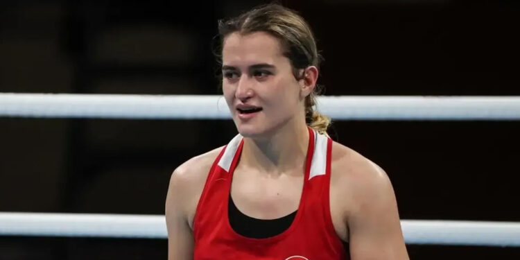 Milli boksörümüz Esra Yıldız Kahraman'dan bronz madalya