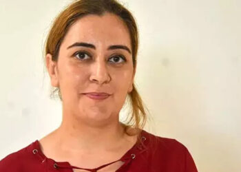 Felç olup komaya girdiği hastaneden yürüyerek çıktı