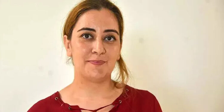 Felç olup komaya girdiği hastaneden yürüyerek çıktı