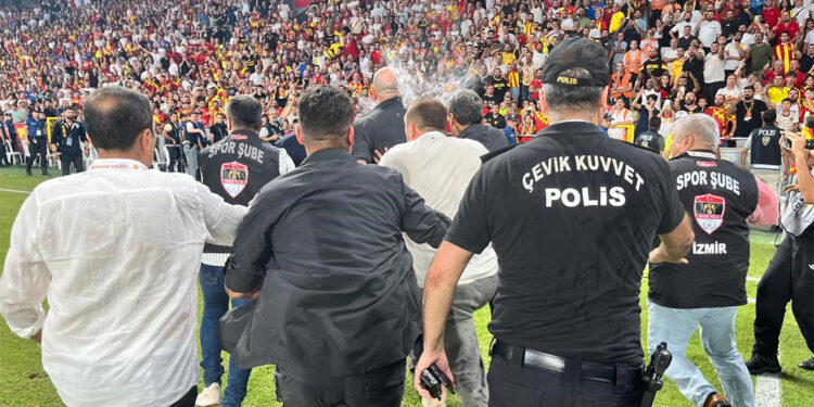 Galatasaray'dan Göztepe-Fenerbahçe maçında yaşanan olaylarla ilgili açıklama