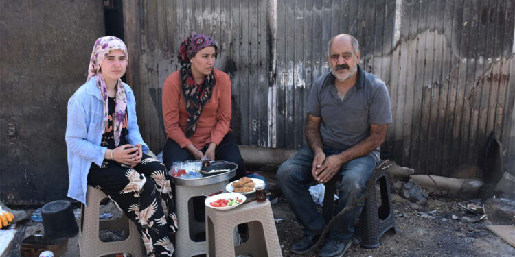 İzmir'deki yangında evleri yananlar, yaşadıklarını anlattı