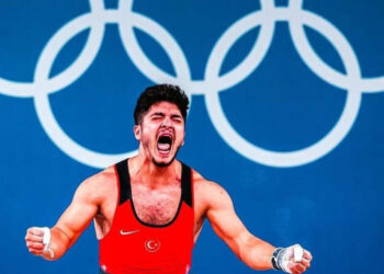 Milli halterci Muhammed Furkan Özbek olimpiyat 4'üncüsü oldu