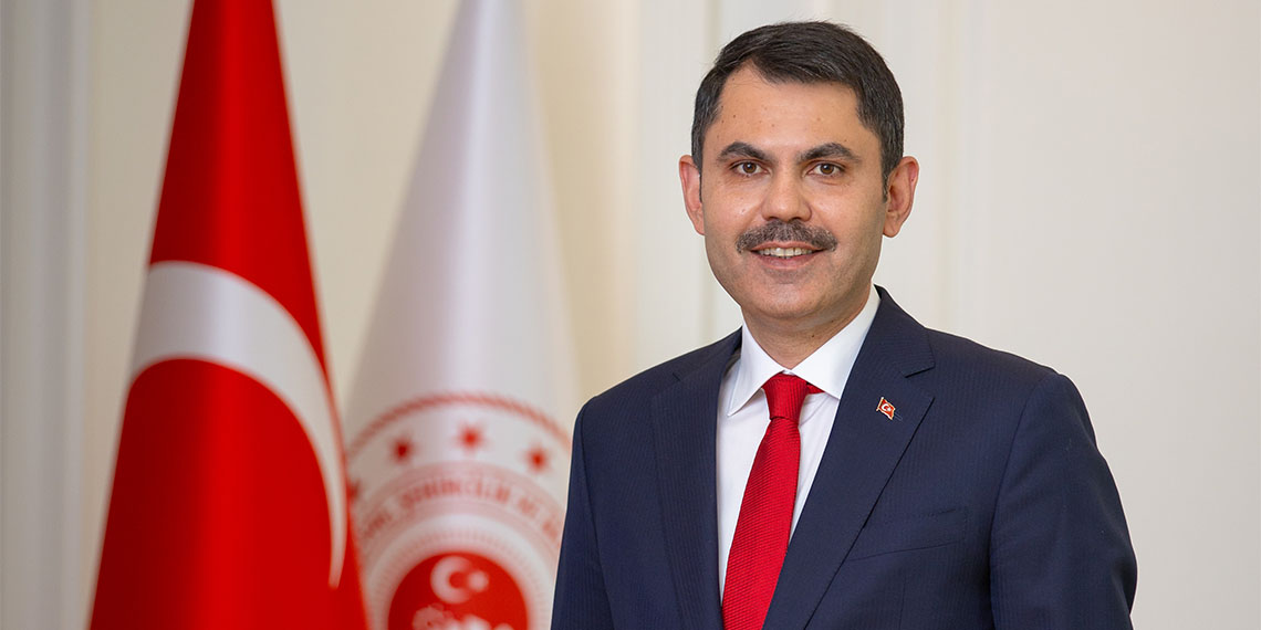 Amasya'nın Yeşilöz köyüne çocuk parkı yapılması için yürüyüş düzenleyen çocuklara ait görüntülerin sosyal medyada paylaşılması üzerine, Çevre, Şehircilik ve İklim Değişikliği Bakanı Murat Kurum'un talimatıyla köye çocuk parkı yapıldı.