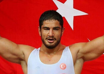 Taha Akgül bronz madalya kazandı ve güreşi bıraktı