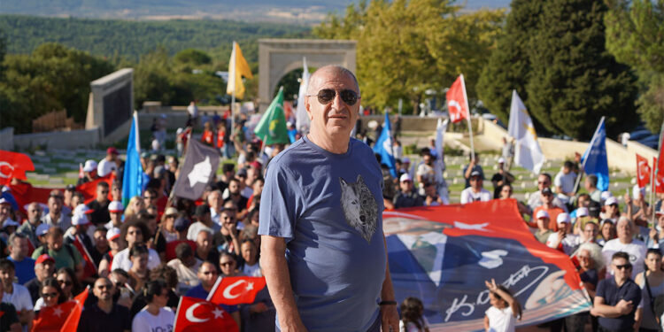 Onlar çoksa biz de Türk'üz