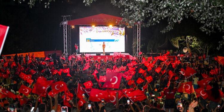 ‘Sporun Yazı’ etkinlik serisinde millileri dev ekranda 50 bini aşkın kişi izledi