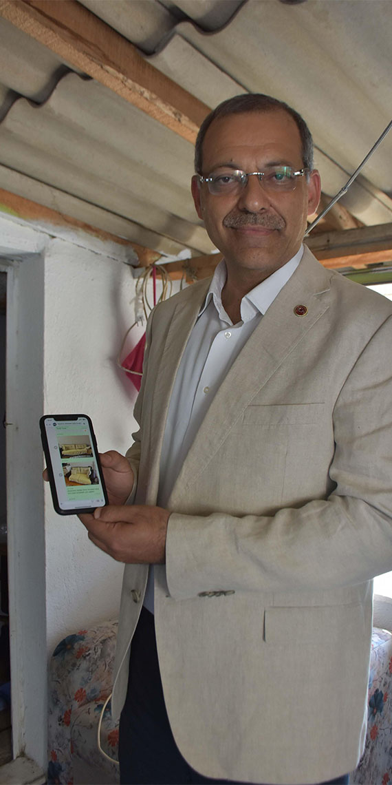 İzmir'de yaşayan Davut Dinçel (54), dezavantajlı yerlerde yaşayan ihtiyaç sahibi ailelere destek olmak için 'Kanatsız Melekler İyilik Grubu’ adıyla bir WhatsApp grubu kurdu.