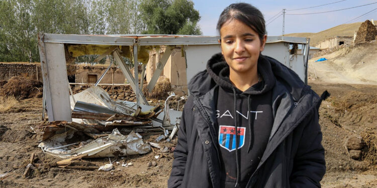 16 yaşındaki Zeynep, sele kapılmaktan son anda kurtuldu