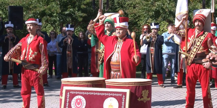 2024 yılının son mehteran gösterisi Yıldız Saray'ında ilgiyle izlendi