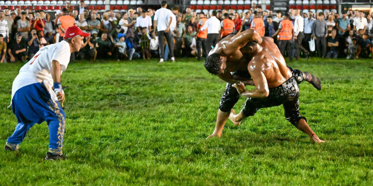 2'nci Gazi Paşa'yı Anma Yağlı Güreşleri'nde başpehlivan İsmail Koç