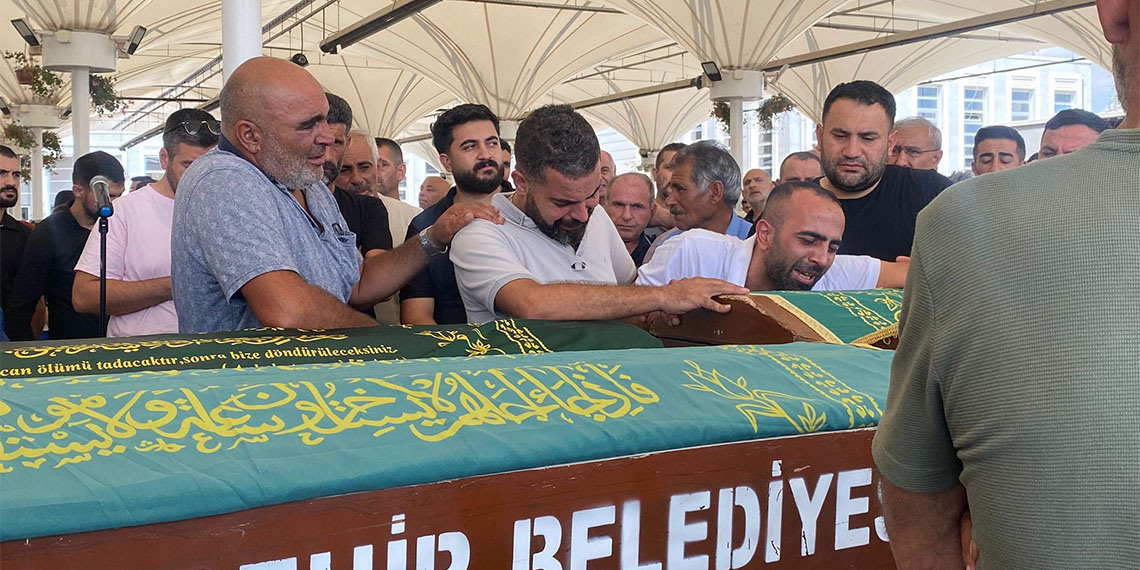 Ankara'nın Sincan ilçesinde 3 işçinin öldüğü iskele faciasında 2 iş güvenliği uzmanı, 1 firma yetkilisi ve şantiye şefi olmak üzere 4 şüpheli gözaltına alındı.