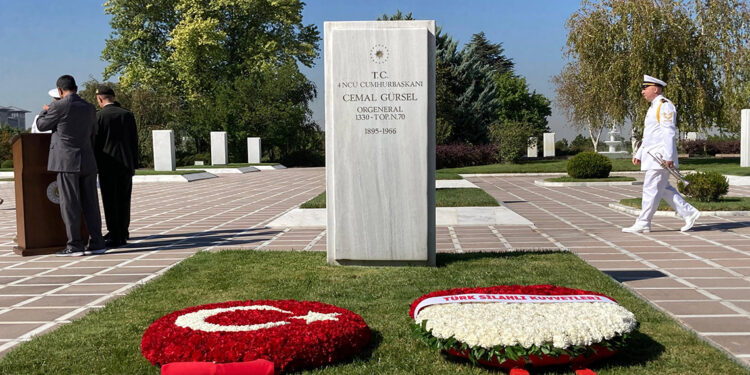 4'üncü Cumhurbaşkanı Cemal Gürsel, mezarı başında anıldı