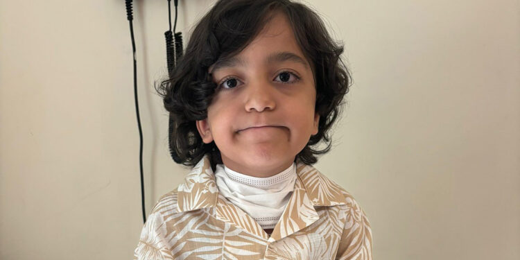 7 yaşındaki Kaan, ses kaybına neden olan tümörü akıllı ilaçla yendi