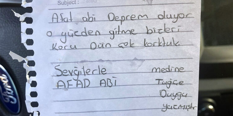 AFAD ekibine 'AFAD abi deprem oluyor, gitme bizleri koru' notu