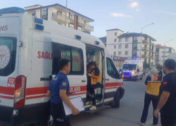 Aksaray'da tarım işçilerinin taşındığı servis minibüsü ile otomobil çarpıştı