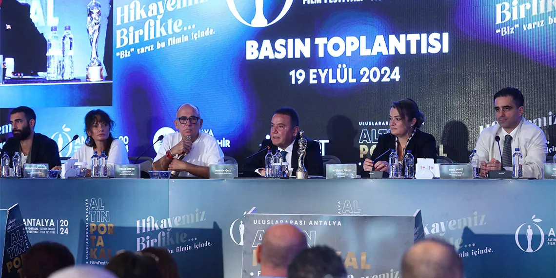 Antalya büyükşehir belediye başkanı muhittin böcek, bu yıl 'hikayemiz birlikte' sloganıyla 61'incisi düzenlenecek antalya altın portakal film festivali'nin basın toplantısında konuştu.