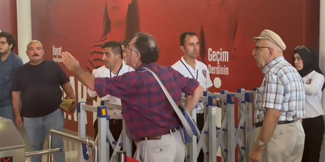 CHP Genel Sekreteri Selin Sayek Böke, "Yeni program, ülkemizdeki kutuplaşma iklimini aşma ve otoriter uygulamalar karşısında demokrasi birlikteliğini güçlendirme işlevini de yüklenecektir. Yeni programımız hem partimizin temel doğrultusunu yansıtacak hem de iktidara ulaşma hedefimize önemli bir katkı yapacaktır" dedi.