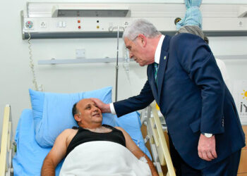 Müsavat Dervişoğlu Gazileri ziyaret etti