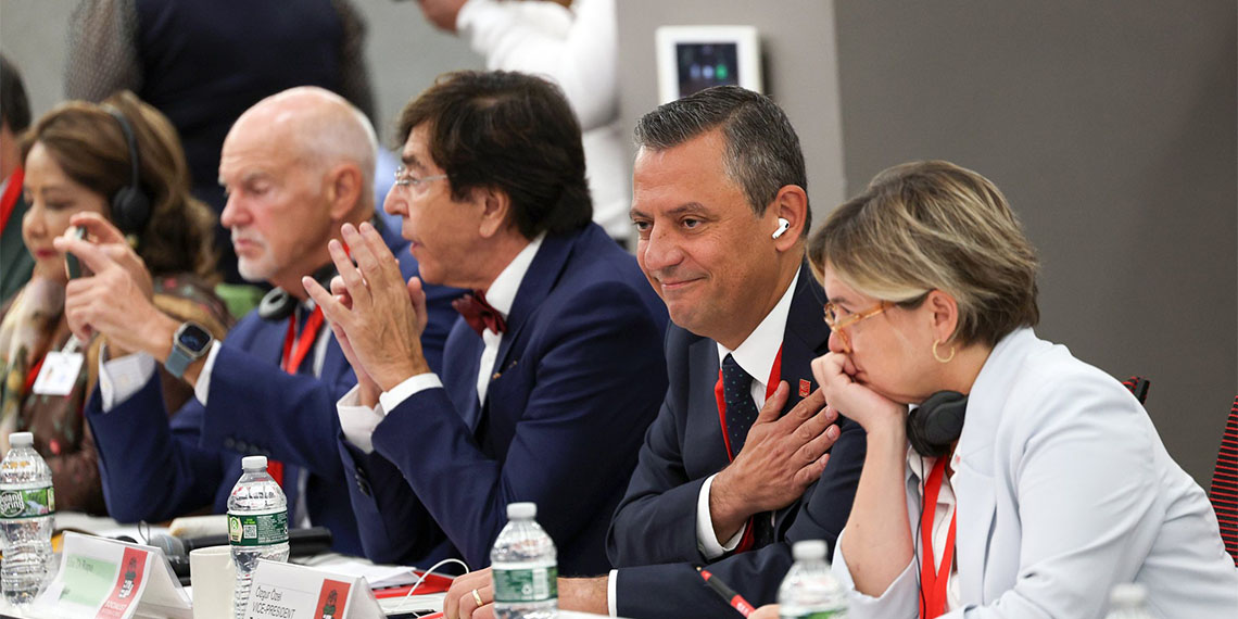 ABD'de katıldığı toplantıda konuşan CHP Genel Başkanı Özgür Özel, "Sosyalist Enternasyonal’in Ortadoğu Komitesi aktif girişimlerde bulunmalıdır. Bir sonraki toplantımızı Ramallah'ta yapmayı öneriyorum" dedi.