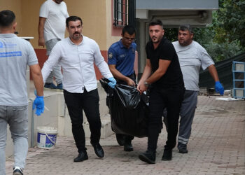 Antalya'da, Rusya'ya gidip gelen kadın kocasını ölü buldu