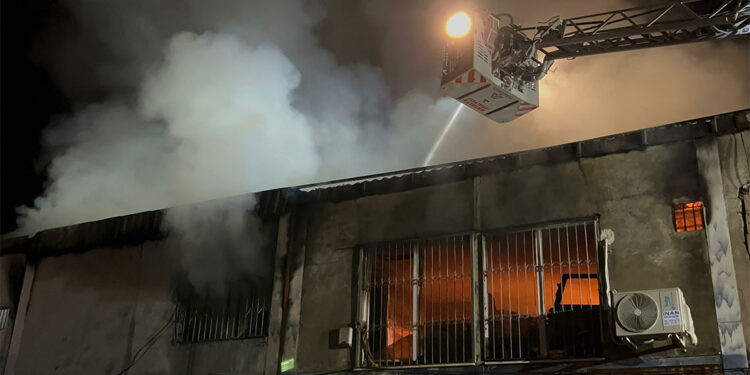 Antalya'da sanayi sitesinde yangın