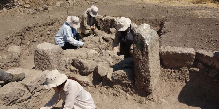 Apollon Smintheus Kutsal Alanı'nda şehrin geçmişine ışık tutuyor