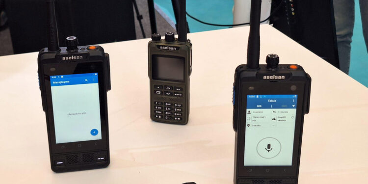 ASELSAN'ın yerli telsizleri İGEF'te görücüye çıktı