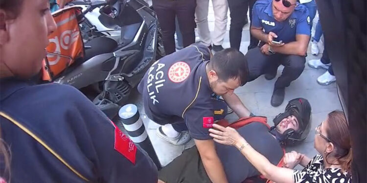 Avcılar'da motokurye kaza yaptı