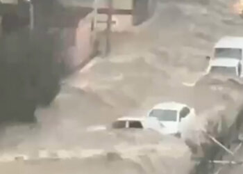 Adana'da sağanak sele neden oldu
