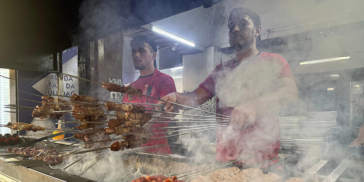 Adanalı esnafı TEKNOFEST heyecanı sardı; Günde 180 ton et tüketilecek