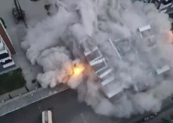 Adıyaman'da 11 katlı binanın yıkımı dron kamerasında