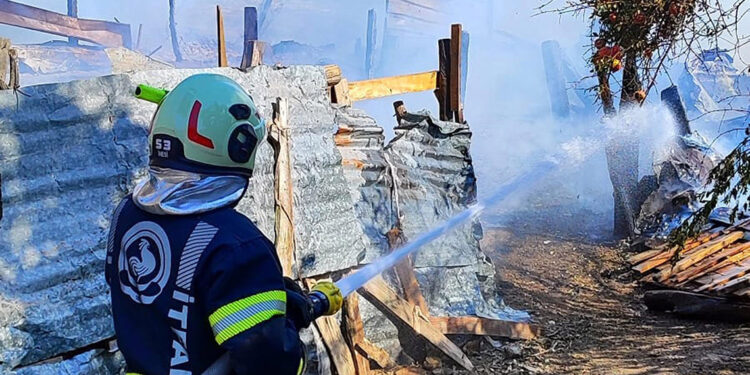 Ahır yangınında 93 küçükbaş yanarak can verdi