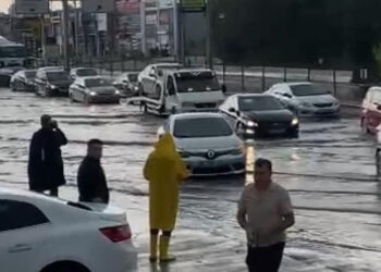 Ankara'da sağanak ve dolu yağışı; iş yerlerini su bastı