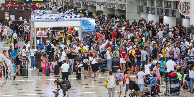 Antalya Havalimanı'nda yolcu trafiği rekoru; 26 milyonu aştı